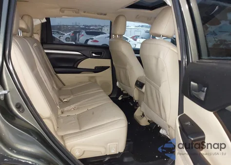 2018 Toyota Highlander Xle z USA, uszkodzony, nr VIN 5TDJZRFHXJS870221